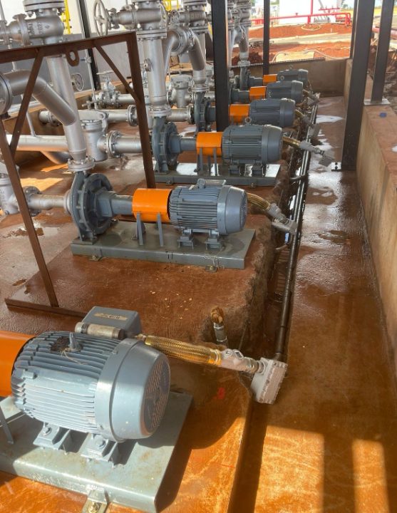 Estação de bombeamento com motores instalada pela Powerlight